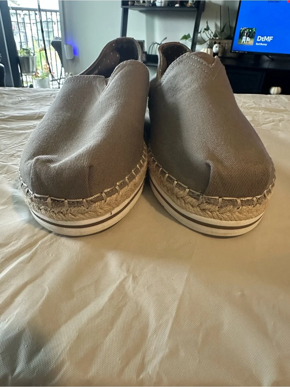 Bobs Memory Khaki Espadrille Slip-On Women's Casual Shoe 10W Worn Once Like New